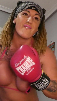 Napalona rozmowa wideo boxing z wentylatorem