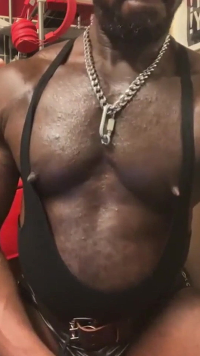 Sexy Leather and Tight Fitting Attired Smoking Scenes (Black smoking muscle stepdad) Sexy Leather and Tight Fitting Attired Smoking Scenes (Black smoking muscle stepdad)
