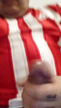 Solo masturbuje się