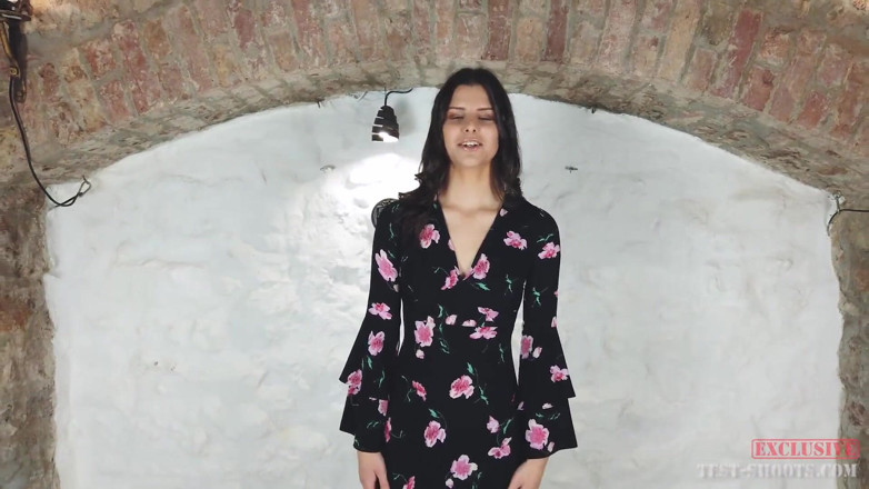 Test-Shoots: Video eksklusif dengan muka cantik remaja dara viola Kat dalam...