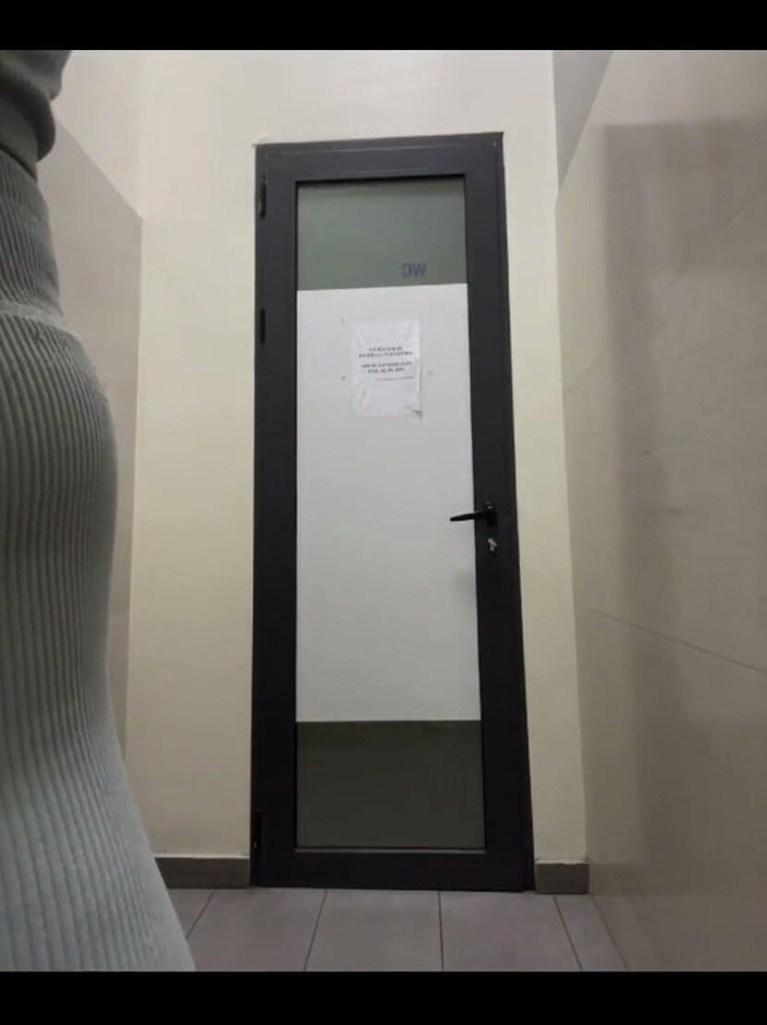 JuiceLussie: Plug anal en el culo apretado y masturbarse