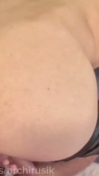 Einen Femboy in Ein Loch Knallen Und Ihn Mit Sperma Von Einem Großen Penis Füllen.