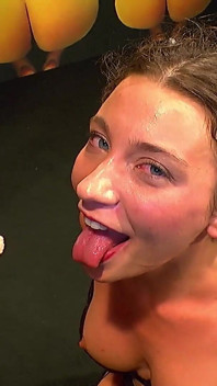 Seksowna laska kochająca gangbang i bukakke