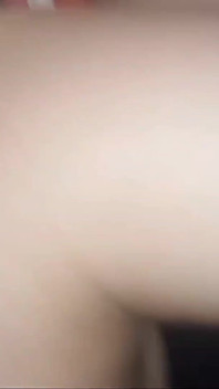 Cewek sange ini ngentot memeknya habis-habisan sampai crot di dalam!