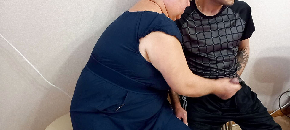 Zona901: Она дрочит мой член и помогает мне кончить