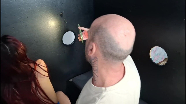 FannySquirting: फूहड़ पत्नी बेकार है और Gloryhole में उपहार में अजनबियों fucks