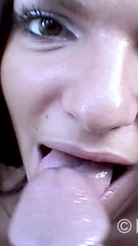 Brunetka šuká manželku olizuje silný penis tvrdě