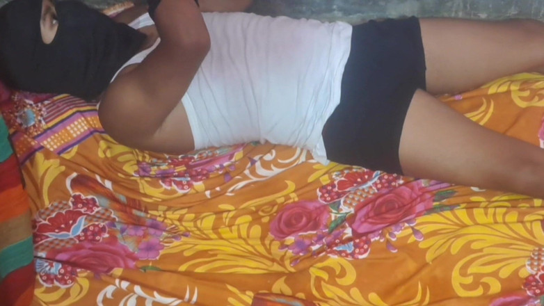 Trilokinath: Тітка з формою слизу Талгу відтрахана власником будинку в кімнаті