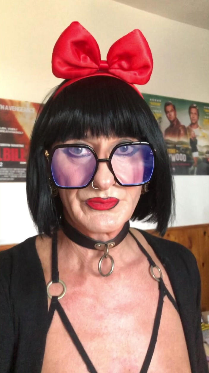 Andreina Naty: Prsa, piercing a chůze