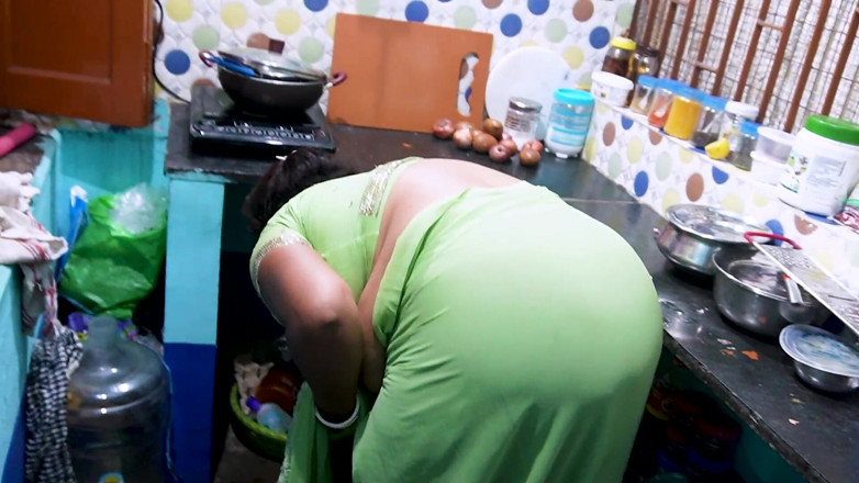 Queen star Desi: Sexy india mallu tetona haciendo trabajo en casa - Deborji no...