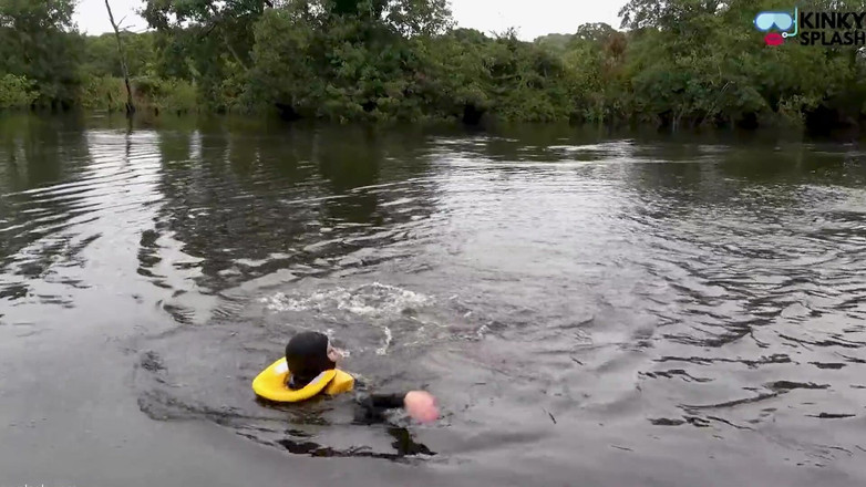 UKCuteGirl: Lifejat &amp; Cosy Wetsuit zachrání Lucy z řeky katastrofu