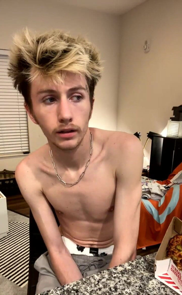 GhostCams: Stream Started on 09/12/2023 02:07 Am Eating Pizza