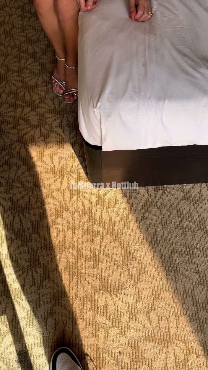 Hotflub: Mharra si cewek besar yang disumpal dan diikat dientot habis-habisan...