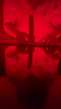 BBW MILF fa un deepthroat al dildo disordinato punto di vista