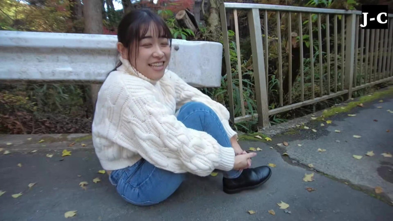 J-Cams: Two Women Share a Daring Date of Wet Kisses and...