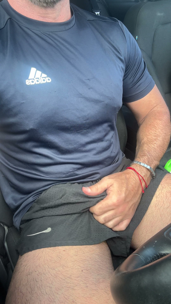 MaelHunter: I Masturbate Inside the Car