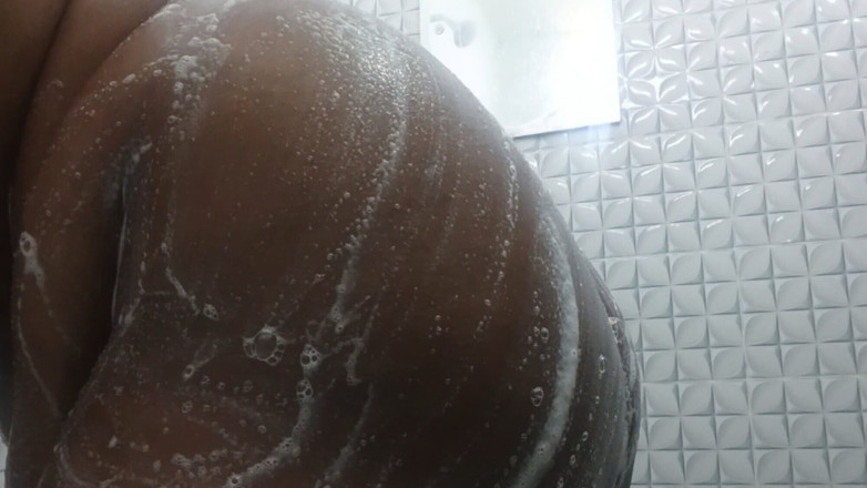 Skakoi: Girl浴室淋浴