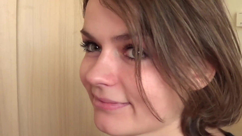 Kinky Angels: Naturalnie cycata laska dostaje swoją cipkę i tyłek jebana