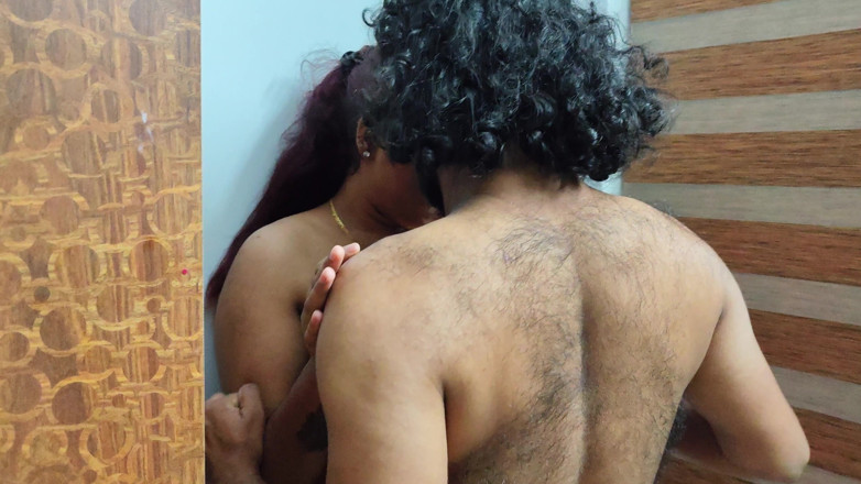 Vaigavarun45: เลียน้ําผึ้งจากนม หนุ่ม Desi Mallu ใส่น้ําผึ้งบนนมสาวและเลียน้ําผึ้งและดูดนม