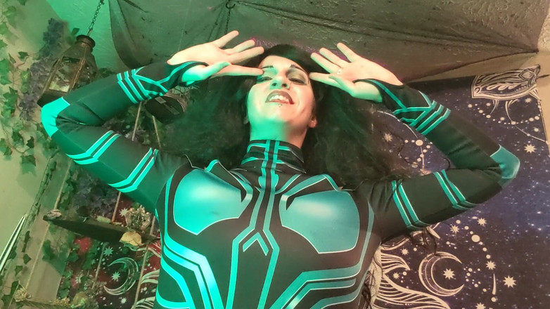 Geeky Femdom: Hela уничтожает Капитана Америки