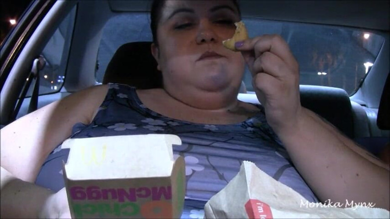 BBW Pleasures: SSBBW eating in car POV