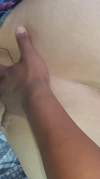 Menina é fodida para se juntar a uma gangue