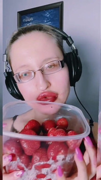 Asmr Strawberry Makan - Asmr, cermin mata, kegemukan, ginjal, bibir besar, mulut, makanan, fetish muka, kuku panjang