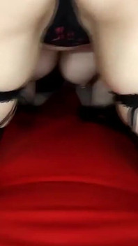 Twerking bunda e peitos pendurados durante o vídeo! Movimentos intensos, peitos balançando.