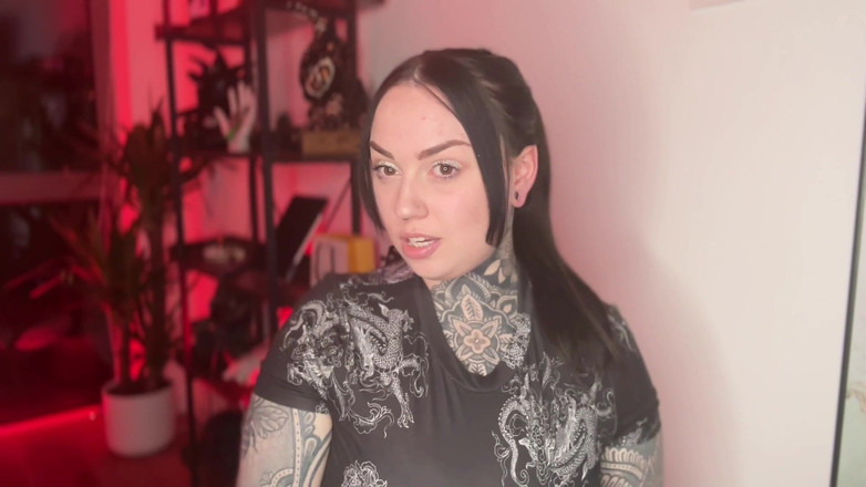 Miss Valentina: Perhambaan tandas yang tidak sepadan