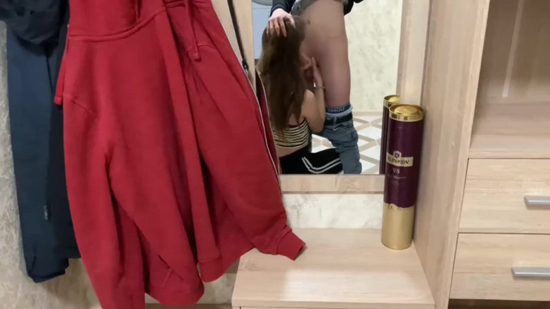 MaybeNatty: เพื่อนบ้านวัย 18 ปีมาเยี่ยม แต่เธอต้องดูดควย