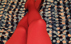 LoverPantyhose: Burlas en mi pantimedias rojas