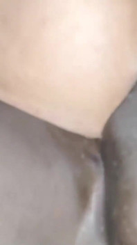 흑인 대물 자지를 걷다가 실수로 커스터드 타르트를 집어 들고 콘돔이 POV 새는 동안 젖은 마누라