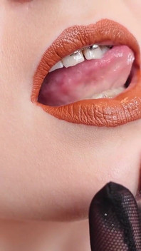 Asmr Video: Rtěnka, síťované rukavice a lízátko (Arya Grander)