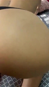 Latina mit dickem arsch liebt es, doggystyle gefickt zu werden