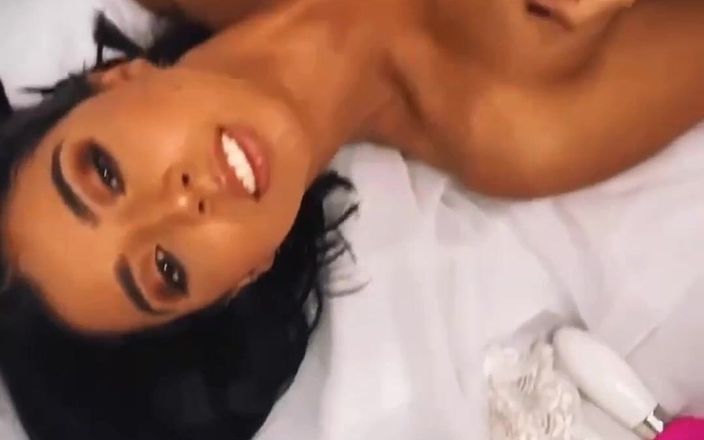 Lina Henao: Tek başına oynayan seksi bir video