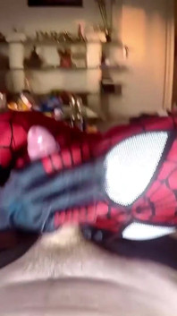 Spidergirl vuole la sborra in faccia zentai