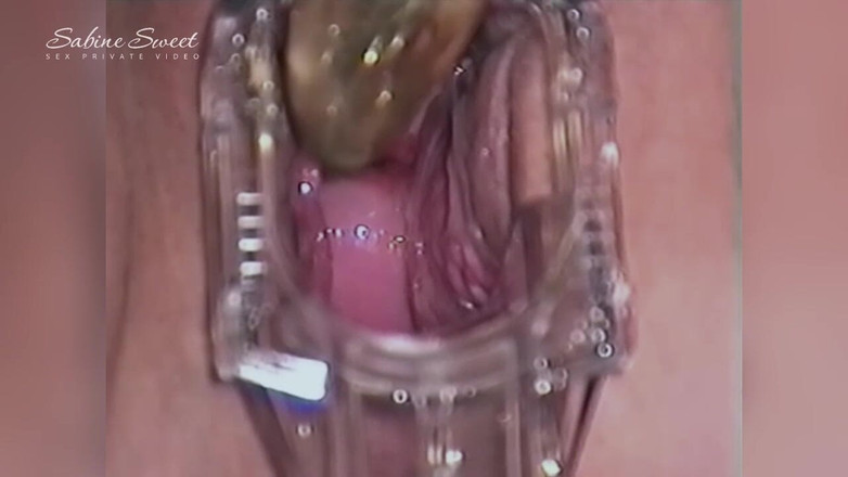 Sabine Sweet: Извращенная мама мастурбирует в ее открытую киску