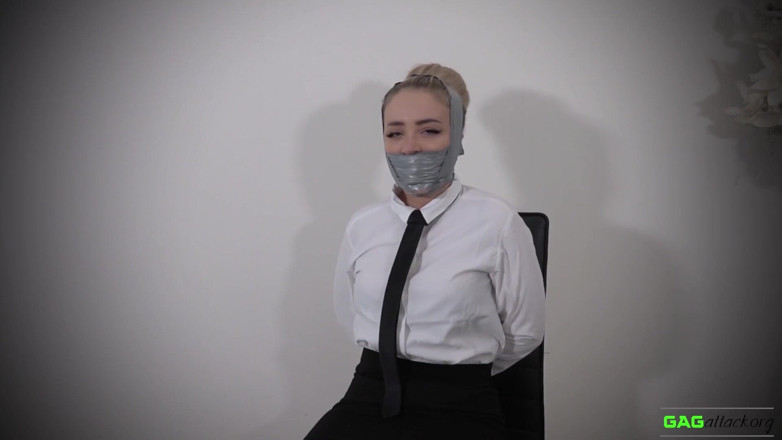 Gag Attack: Aubrey - đút đôi băng PVC