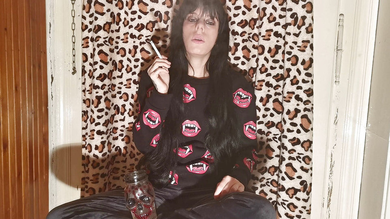 Beth Kinky: Smokint meesteres achter de schermen