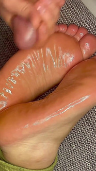 Amatör seksi yağlanmış tabanlar ve ayak parmakları
