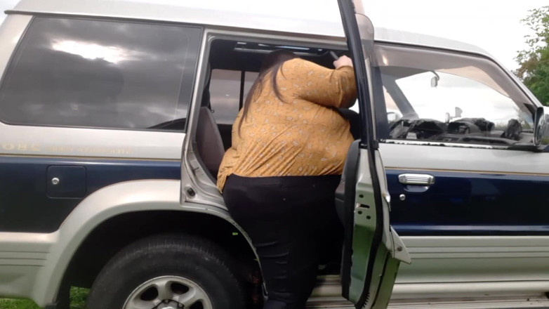SSBBWLadyBrads: SSBBW duża dziewczyna duże problemy z samochodem