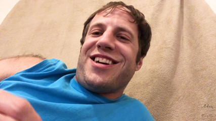 Adam Castle Solo: Yut: Taşkın arkadaşlarını yiyip bitirişimi izle