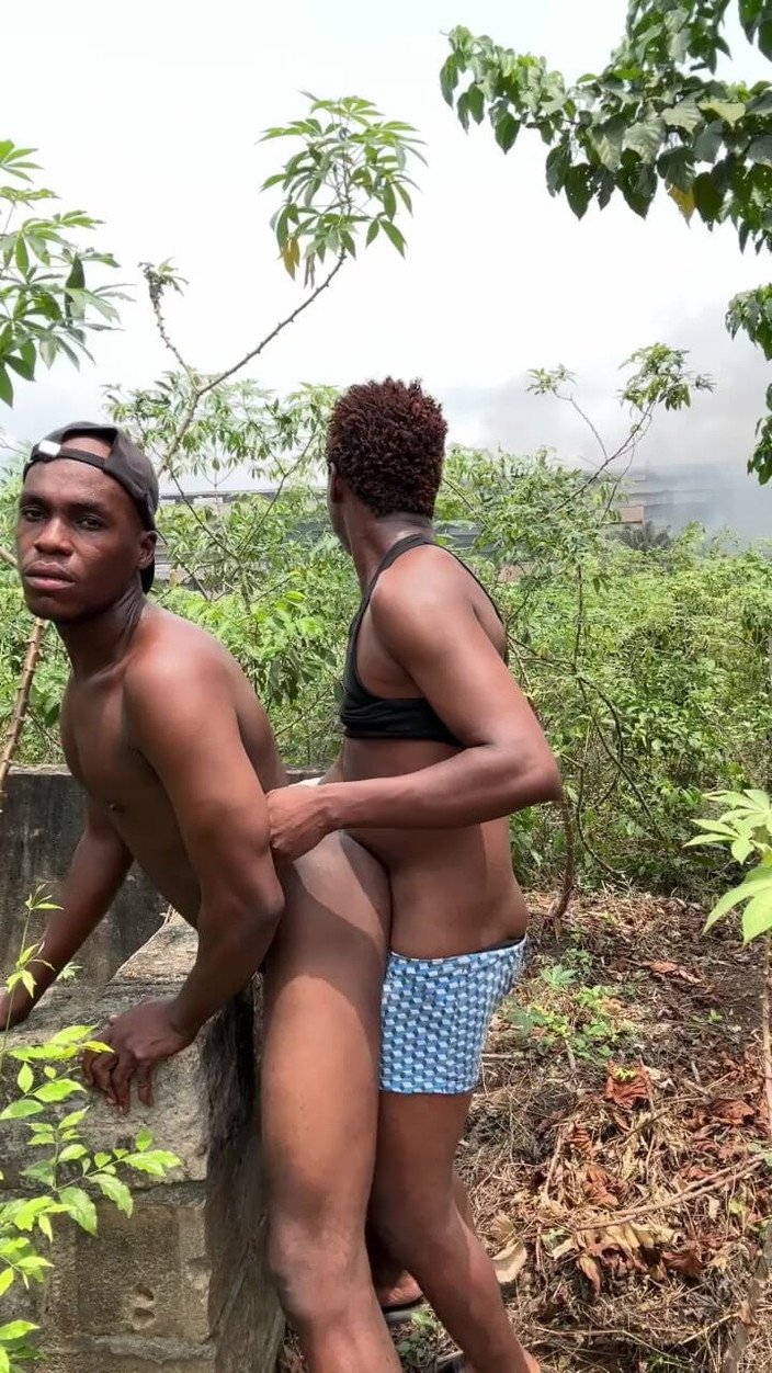 Purplecum: Baise à l’intérieur de la forêt