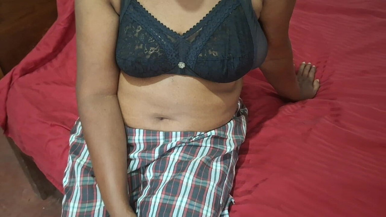 Teena New: बिस्तर पर एक स्पर्श milf(चोदने लायक मम्मी) का सबसे हॉट वीडियो