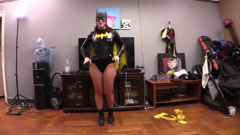 Evangelines Fetish: Batgirls - infiel masturbación con la mano