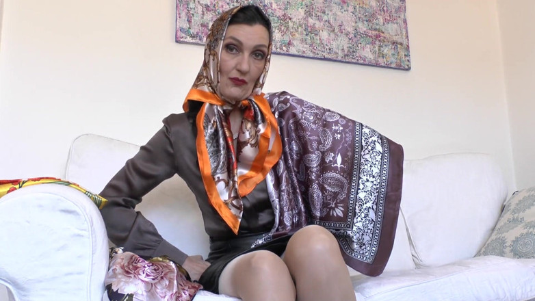 Lady Victoria Valente: Ekscytujące satynowe szaliki! Lady Victoria Valente
