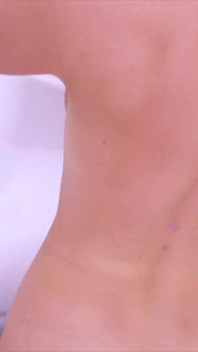 Daniella margot si cewek hot rambut pirang lagi asik fingering memeknya sendirian di kamar mandi