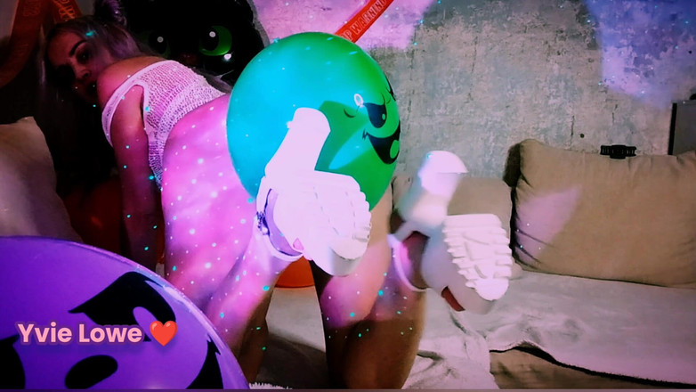 Yvie Lowe: Yvie Lowe - pesta balon halloween