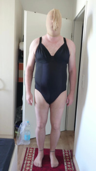 Tarian Lucu Dengan Bodysuit Dan Stoking