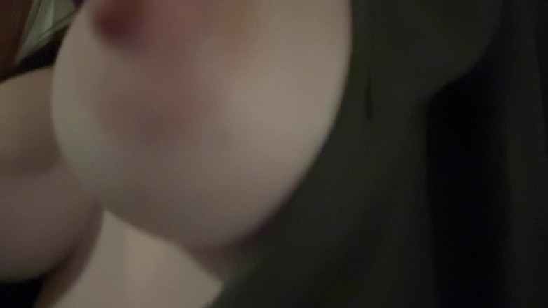 Artemisia Love: イタリアの巨乳MILFアルテミシア、ホットスローモーション、大きくジューシーな胸と硬い乳首が好き